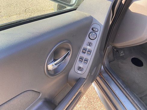 Used 2005 Pontiac Grand Prix GT w/ Leather Trim Package image 9