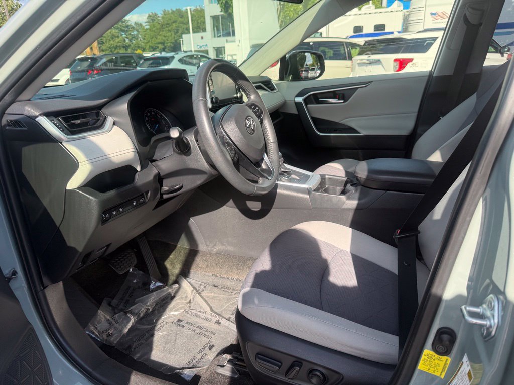 Used 2021 Toyota RAV4 XLE w/ Convenience Package AWD/4WD image 15
