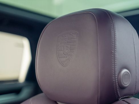 Used 2024 Porsche Cayenne E-Hybrid image 13