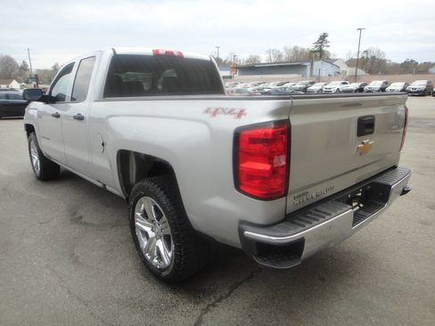 Used 2017 Chevrolet Silverado 1500 Custom w/ Custom Convenience Package AWD/4WD image 4