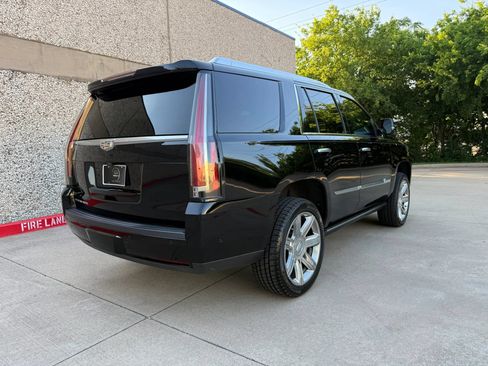 Used 2019 Cadillac Escalade Premium Luxury RWD image 6