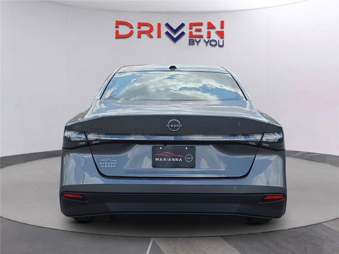 New 2026 Nissan Sentra SV w/ SV Convenience Package FWD image 5