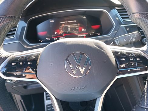 Used 2023 Volkswagen Tiguan SE R-Line image 13
