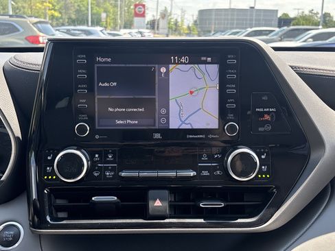 Used 2020 Toyota Highlander Limited AWD/4WD image 10