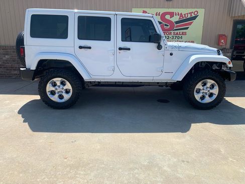 Used 2015 Jeep Wrangler Unlimited Sahara AWD/4WD image 6