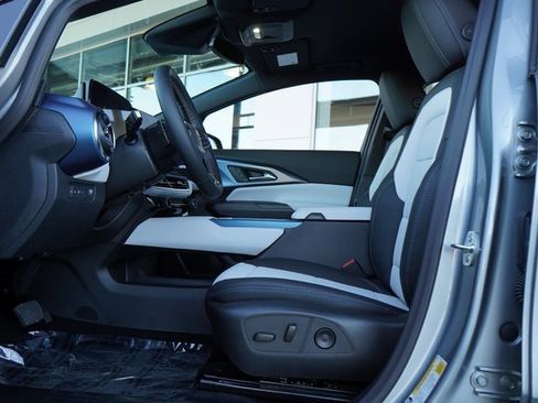 New 2025 Chevrolet Equinox EV LT image 21