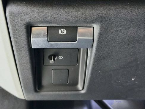 Certified 2023 Land Rover Defender 110 SE AWD/4WD image 10