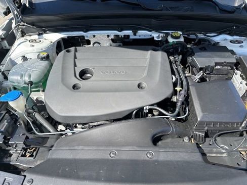Certified 2023 Volvo XC40 B5 Plus w/ Driver Assist Package AWD/4WD image 32