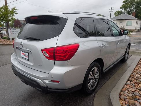 Used 2019 Nissan Pathfinder SV FWD image 5