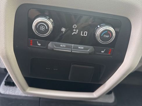Used 2024 GMC Acadia Denali w/ Super Cruise Package FWD image 9
