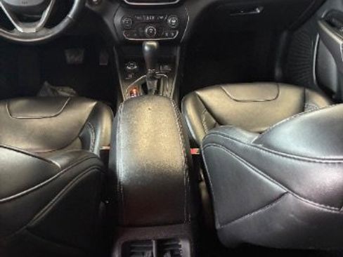 Used 2019 Jeep Cherokee Latitude Plus image 30