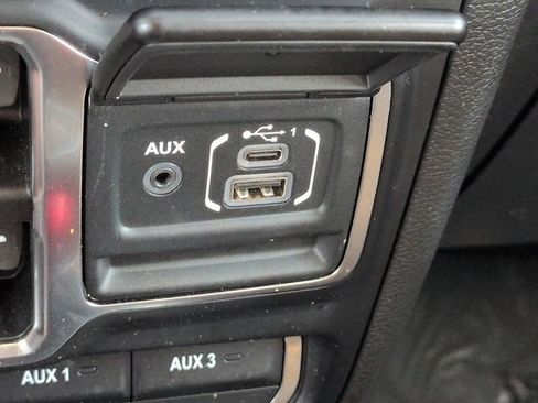 Used 2023 Jeep Wrangler Unlimited Rubicon AWD/4WD image 22