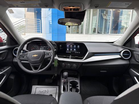 Used 2026 Chevrolet Trax LS w/ LS Convenience Package FWD image 19