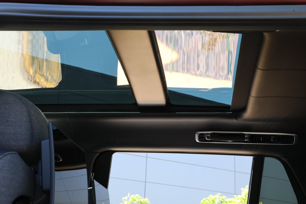 New 2026 Land Rover Range Rover SV AWD/4WD image 14