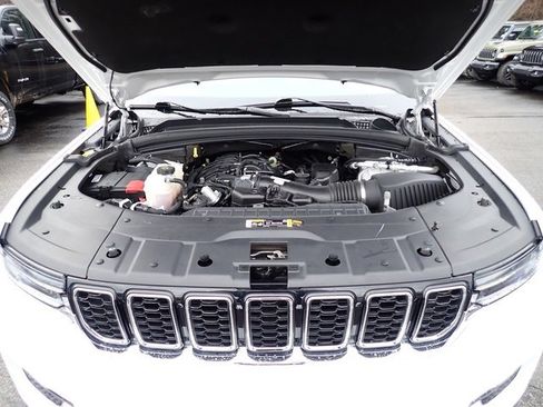 Used 2023 Jeep Grand Cherokee Limited image 12