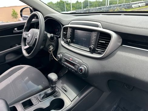 Used 2019 Kia Sorento AWD V6 image 21