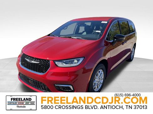 New 2026 Chrysler Pacifica Select image 7