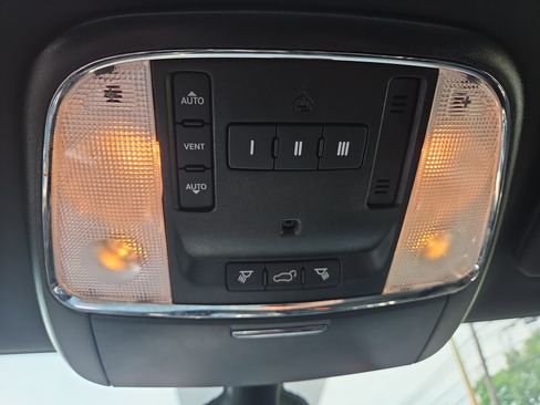 Used 2021 Jeep Grand Cherokee Limited AWD/4WD image 10