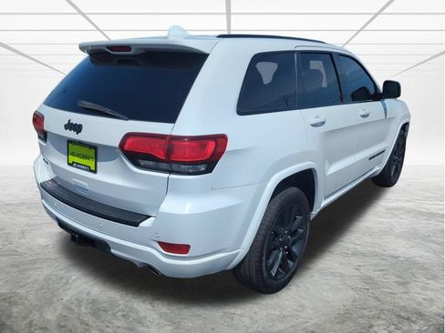 Used 2017 Jeep Grand Cherokee Altitude AWD/4WD image 6