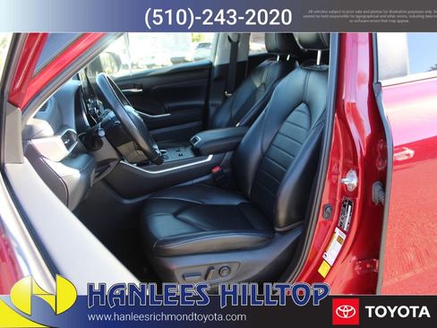 Used 2023 Toyota Highlander XLE image 12