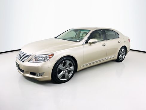 Used 2010 Lexus LS 460 RWD image 3
