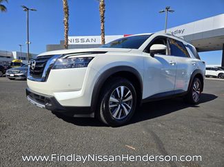 Used 2024 Nissan Pathfinder SL FWD video 2