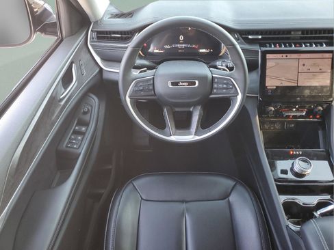 Used 2023 Jeep Grand Cherokee Limited image 9