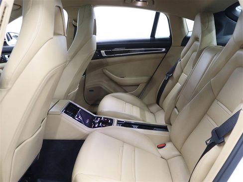 Used 2018 Porsche Panamera 4S image 11