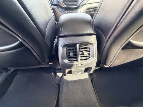 Used 2019 Jeep Cherokee Latitude Plus w/ Cold Weather Group AWD/4WD image 50
