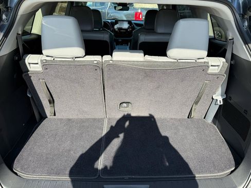 Used 2021 Toyota Highlander Limited image 16