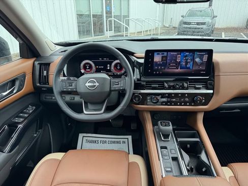 Used 2026 Nissan Pathfinder Platinum w/ Lighting Package FWD image 15