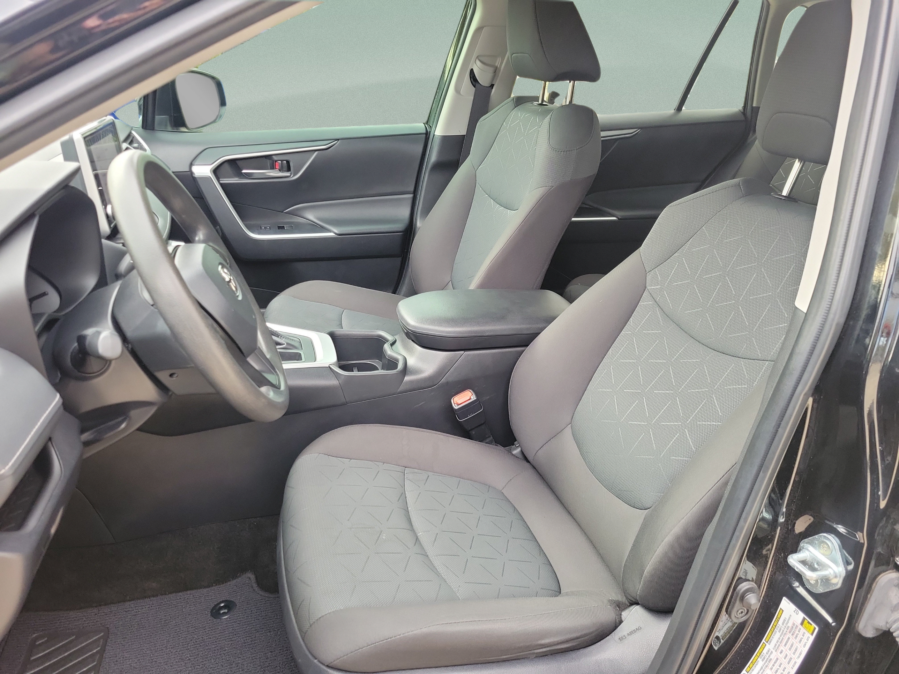 Used 2024 Toyota RAV4 XLE AWD/4WD image 9