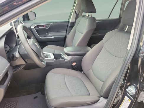 Used 2024 Toyota RAV4 XLE AWD/4WD image 9