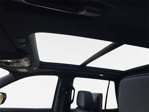 Used 2024 GMC Yukon Denali w/ Advanced Technology Package image 34