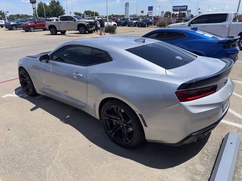 Used 2018 Chevrolet Camaro SS RWD image 2