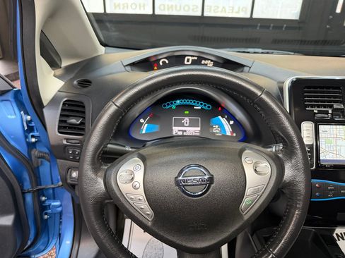 Used 2014 Nissan Leaf SV image 14