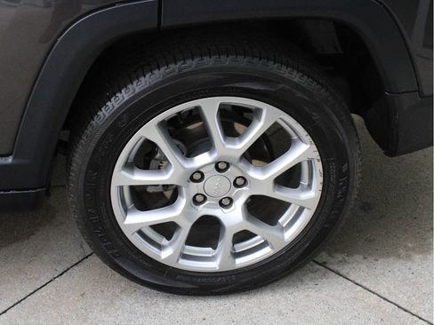 Used 2023 Jeep Compass Latitude AWD/4WD image 39