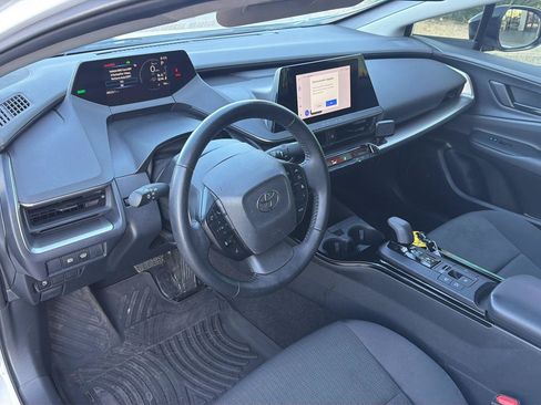 Used 2024 Toyota Prius LE FWD image 18