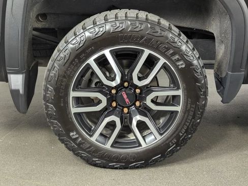 Used 2024 GMC Sierra 1500 AT4 w/ Technology Package AWD/4WD image 14