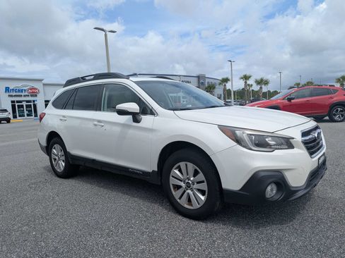 Used 2019 Subaru Outback 2.5i Premium AWD/4WD image 2