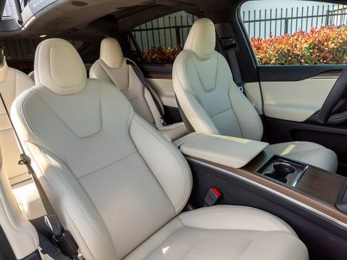 Used 2024 Tesla Model X Standard Sport Utility 4D image 32