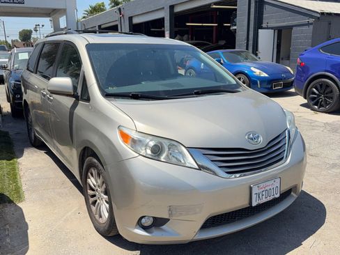 Used 2015 Toyota Sienna XLE w/ XLE Navigation Package FWD image 1