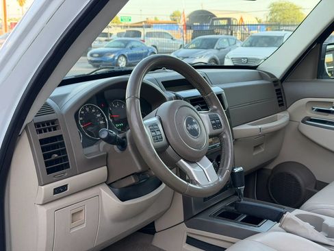 Used 2011 Jeep Liberty Limited w/ Tire & Wheel Group RWD image 19