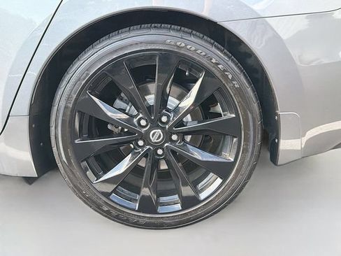 Used 2022 Nissan Maxima SR w/ Sport Mat Group FWD image 29