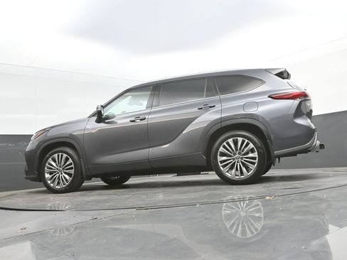 Used 2021 Toyota Highlander Platinum AWD/4WD image 35