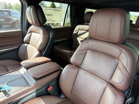 New 2026 Lincoln Navigator L Reserve AWD/4WD image 13