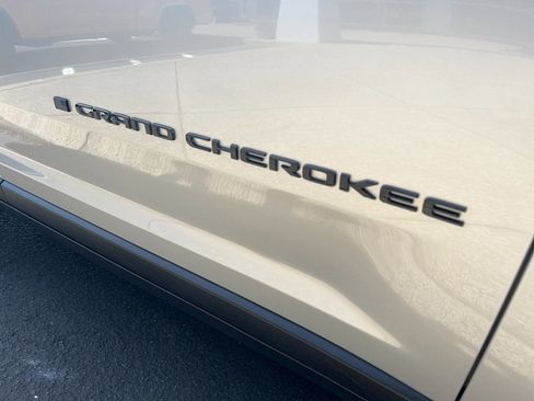 New 2026 Jeep Grand Cherokee Altitude AWD/4WD image 13