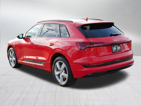 Used 2022 Audi e-tron Premium w/ Convenience Plus Package image 5