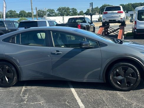 Used 2026 Toyota Prius LE FWD image 4