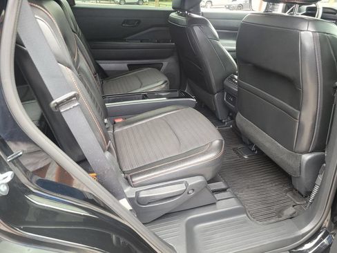Used 2025 Nissan Pathfinder Rock Creek AWD/4WD image 12